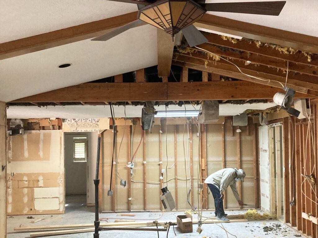 How to raise a ceiling in a house